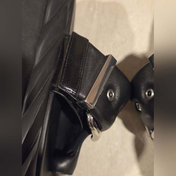 GUC 4CCCCEES Mellow Glow Sandals, Black - Picture 12 of 14